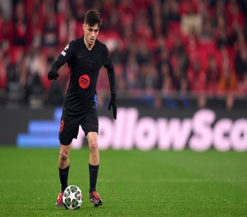 球迷：这人能飞吧？